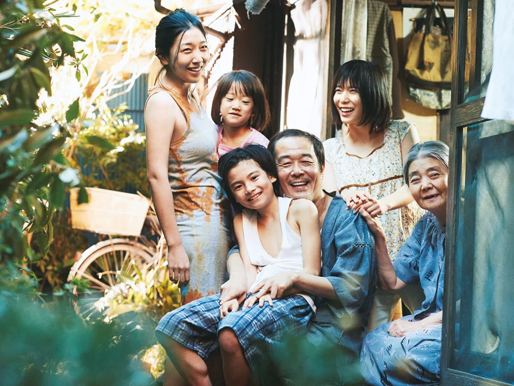 Ando Sakura, Sasaki Miyu, Jyo Kairi, Lily Franky, Matsuoka Mayu and Kiki Kirin in SHOPLIFTERS. Image courtesy of Magnolia Pictures.