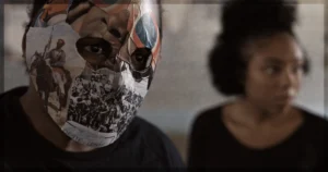 This is a banner for a review of the documentary Hora do recreio or Playtime.