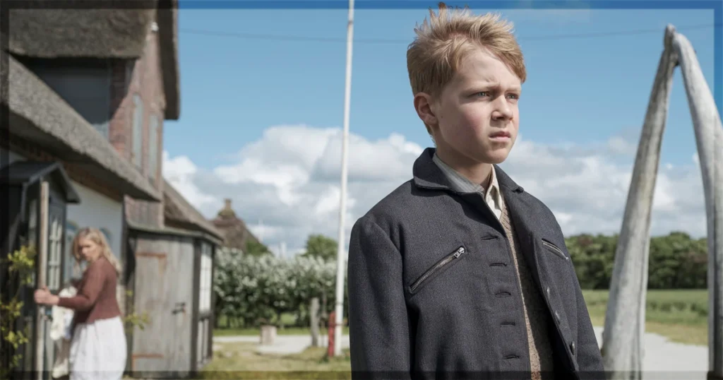 This is a banner for a review of the movie Amrun.