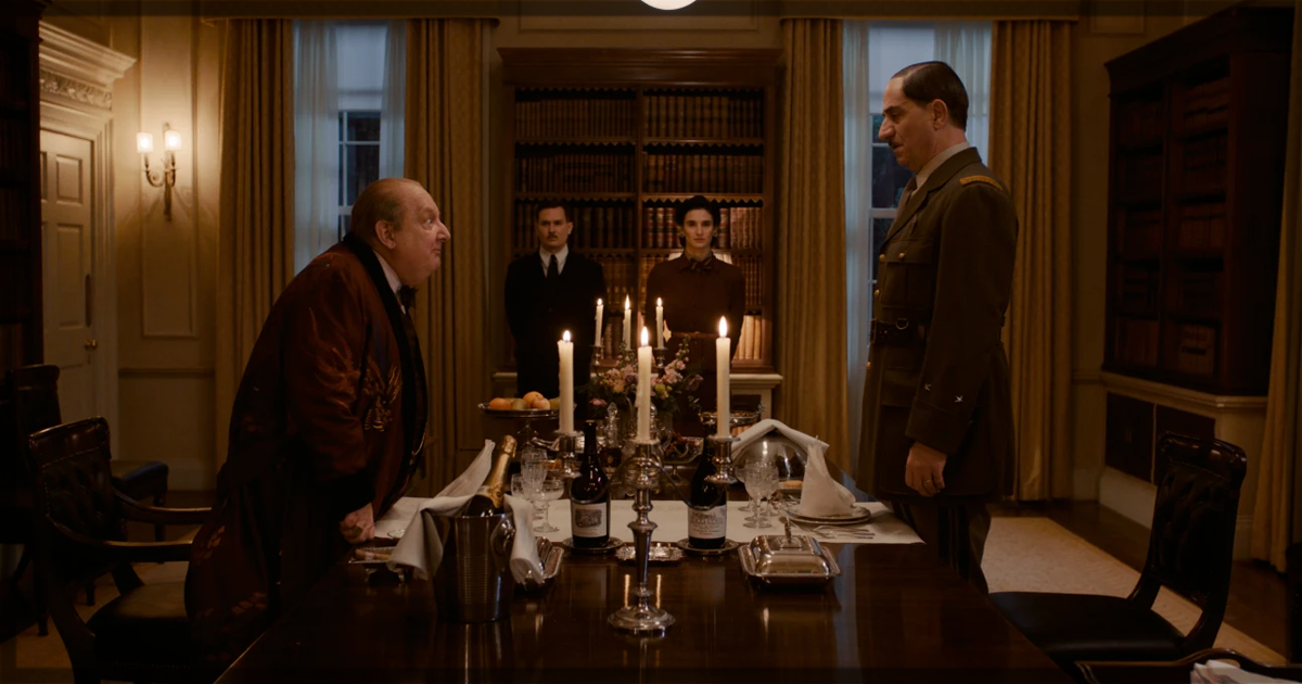 This is a banner for a review of the movie De Gaulle: Liberté. Image courtesy of the filmmakers.